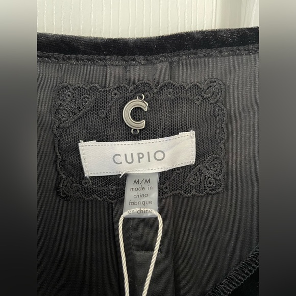 🌸New Cupio Jet Black Velvet Top - Picture 2 of 6